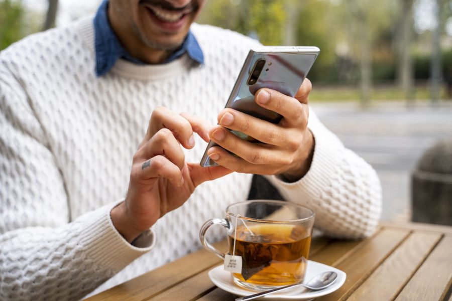 A man's health can be improved by drinking tea