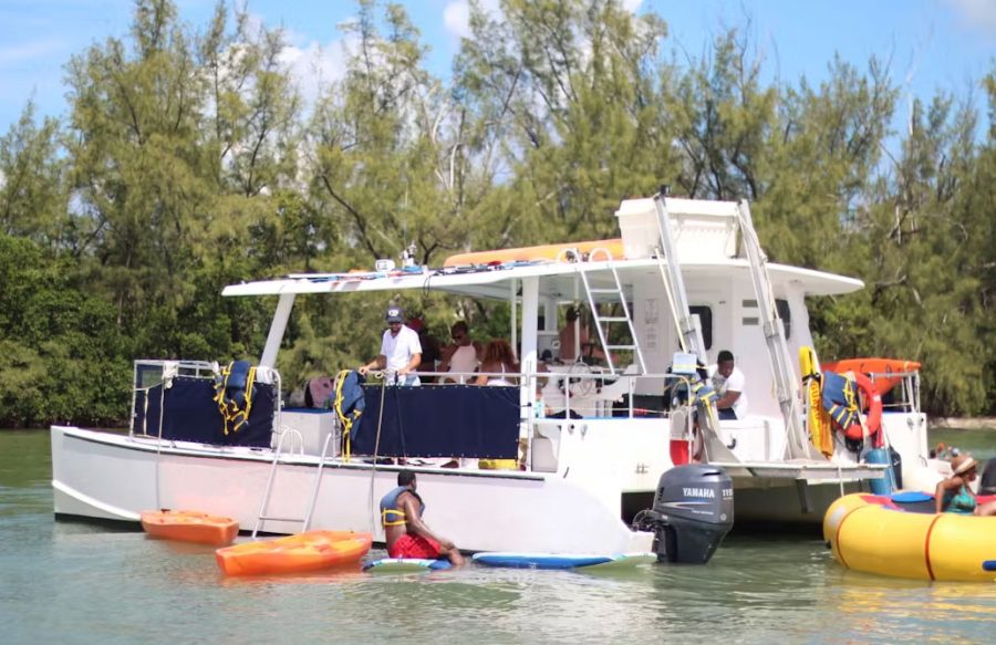 An Evening of Elegance: Navigating the Waters of Miami's Yacht Rentals